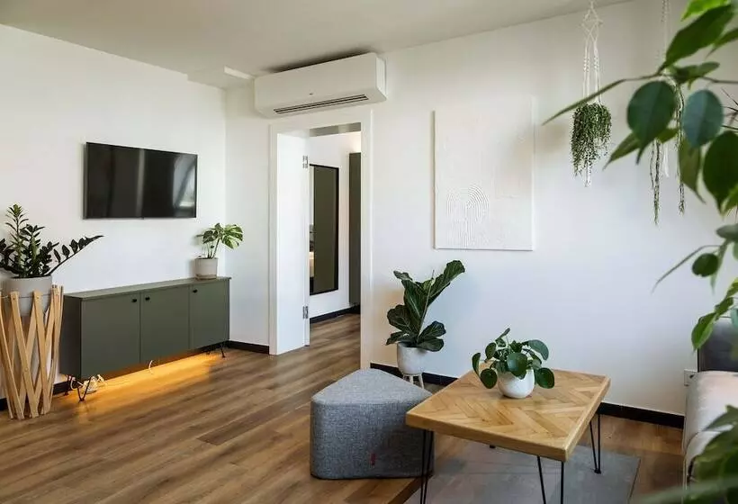 호텔 Urban Jungle Apartments