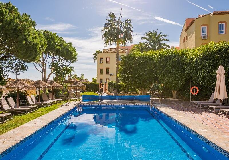 Курорт Macdonald Dona Lola Club