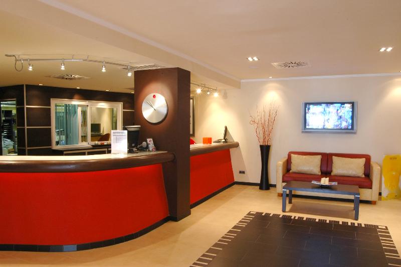 Курорт Macdonald Dona Lola Club