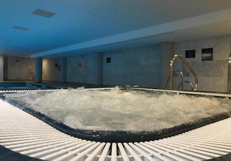 Курорт Macdonald Dona Lola Club