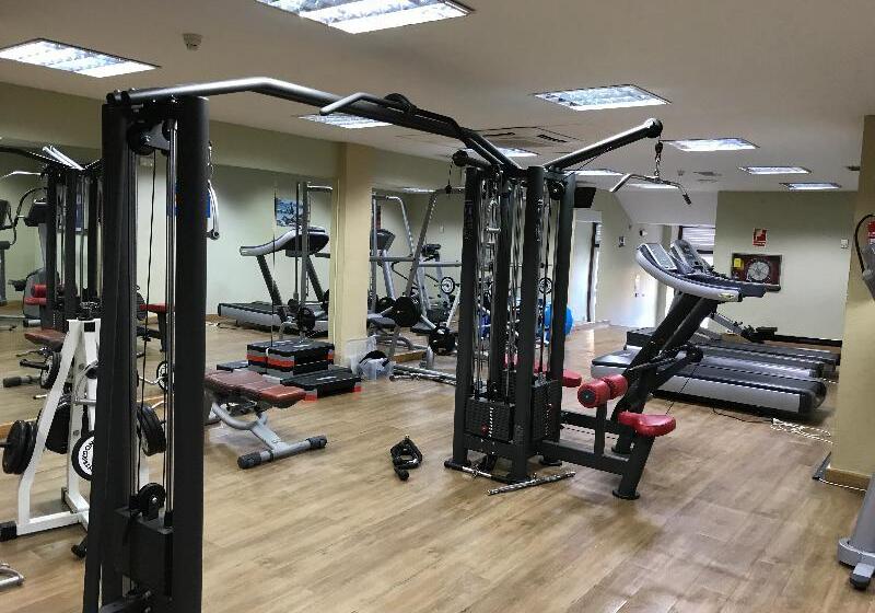 Курорт Macdonald Dona Lola Club