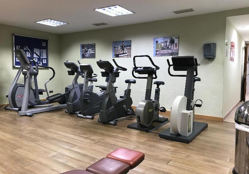 Курорт Macdonald Dona Lola Club