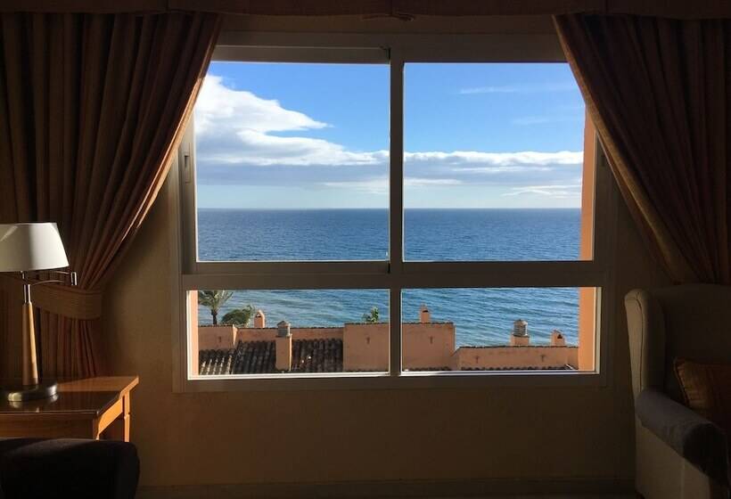 Курорт Macdonald Dona Lola Club