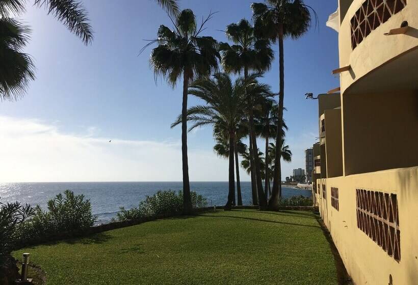 Курорт Macdonald Dona Lola Club