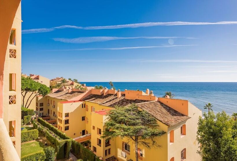 Курорт Macdonald Dona Lola Club