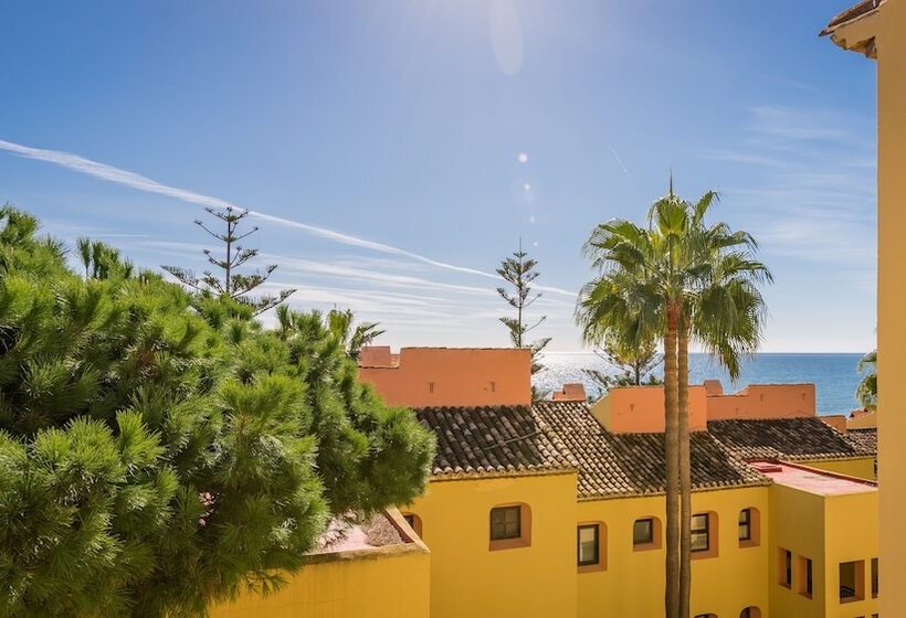 Курорт Macdonald Dona Lola Club