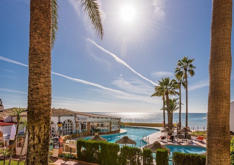 Курорт Macdonald Dona Lola Club