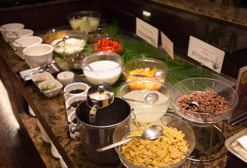 בית מלון כפרי Okinawa Kariyushi Lch. Premium