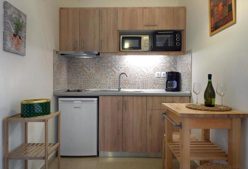 Captain's Apts Barbati