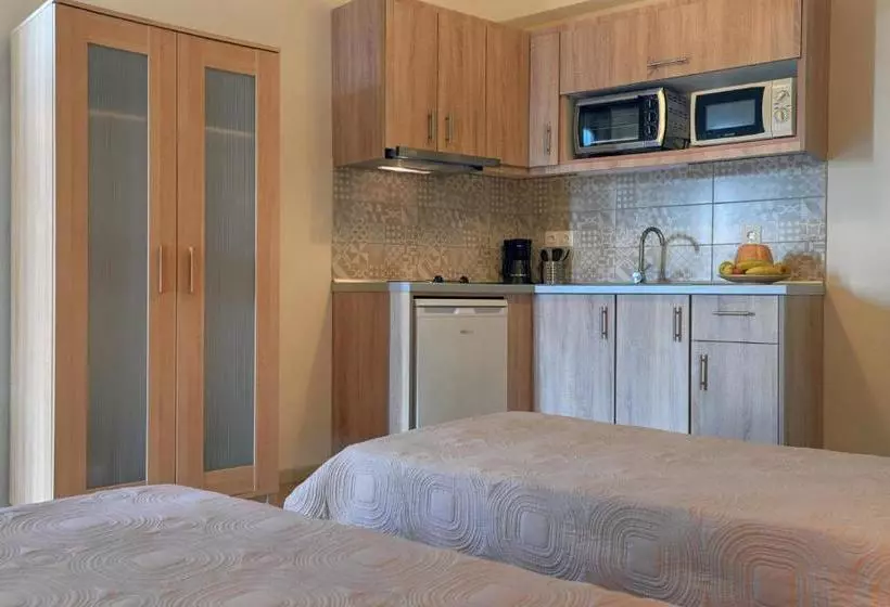 Captain's Apts Barbati