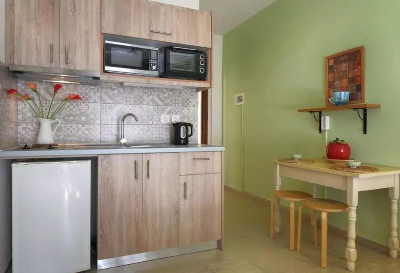 Captain's Apts Barbati