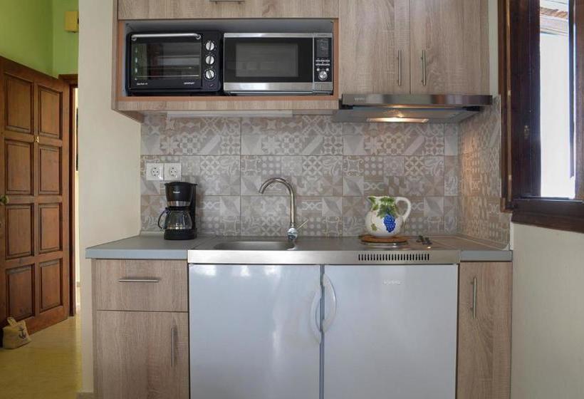 Captain's Apts Barbati