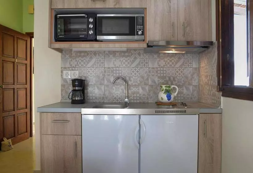 Captain's Apts Barbati