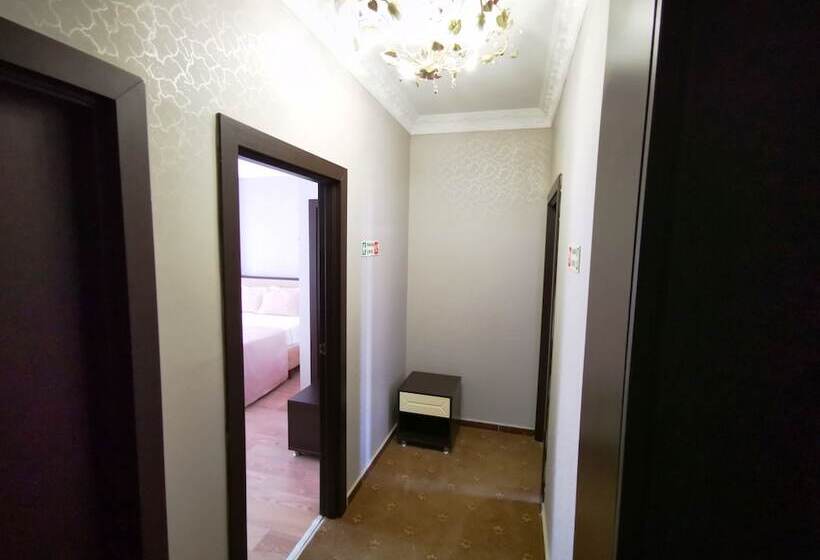 ホテル Broken Column