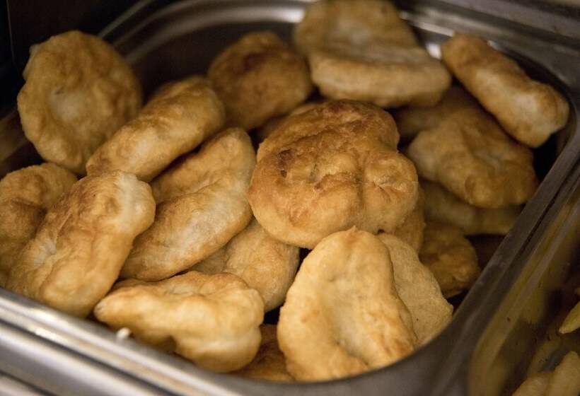 ホテル Broken Column