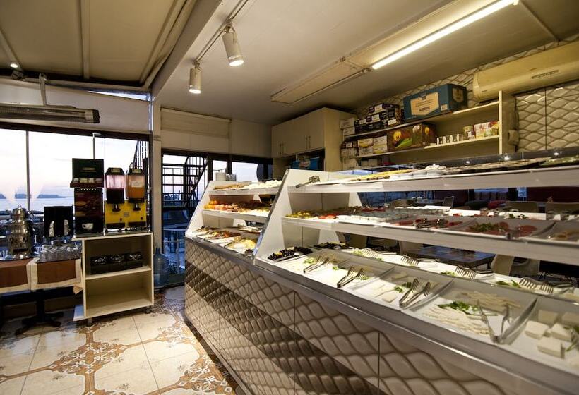 ホテル Broken Column