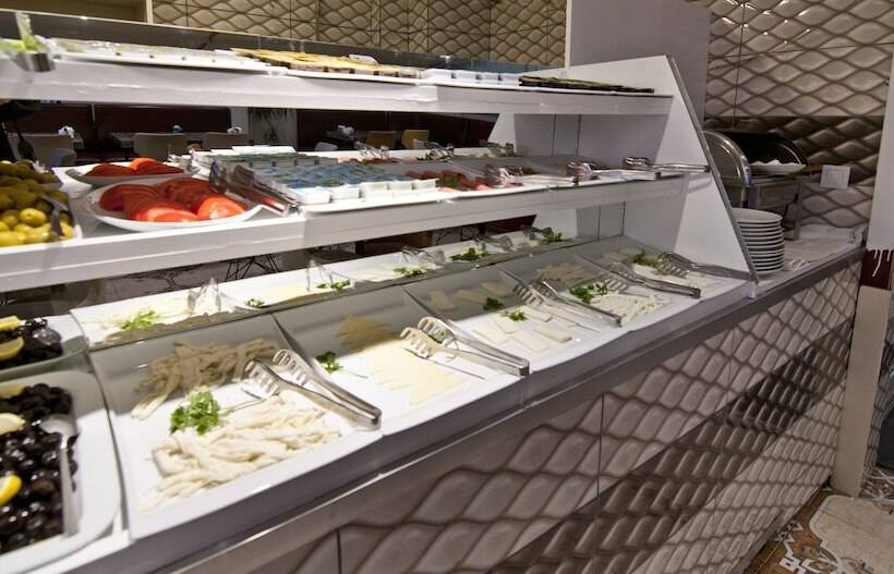 ホテル Broken Column