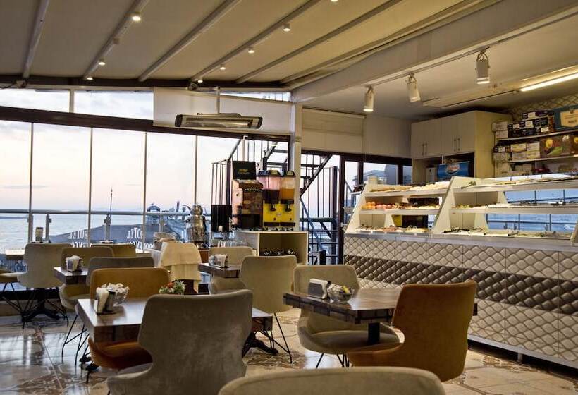 ホテル Broken Column