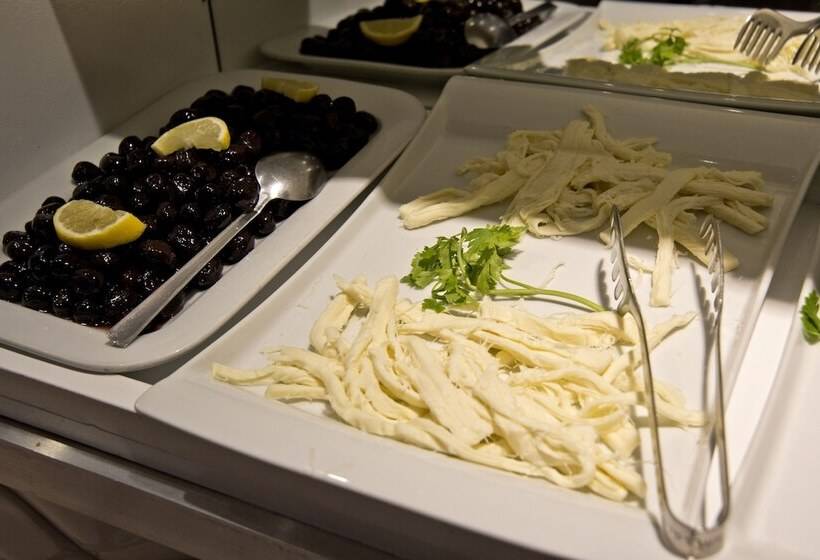 ホテル Broken Column