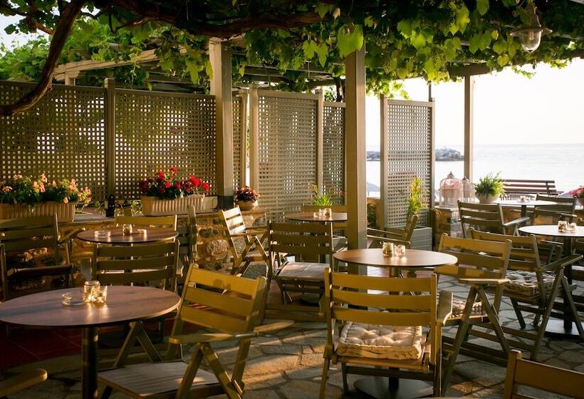 Отель Kenta Beach