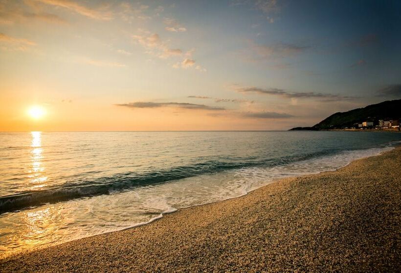 Отель Kenta Beach