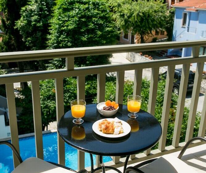 Отель Kenta Beach