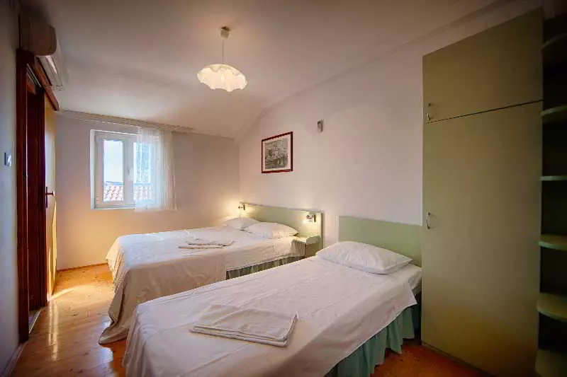 Отель Komiza Provita Guesthouse