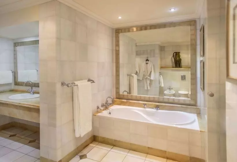 בית מלון כפרי Avani Pemba Beach