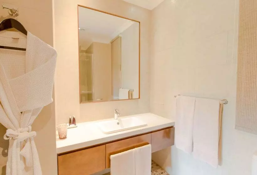 בית מלון כפרי Avani Pemba Beach