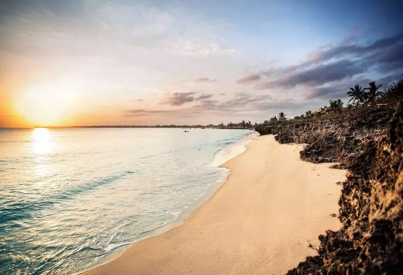 בית מלון כפרי Avani Pemba Beach