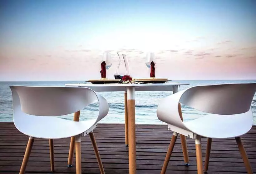 בית מלון כפרי Avani Pemba Beach