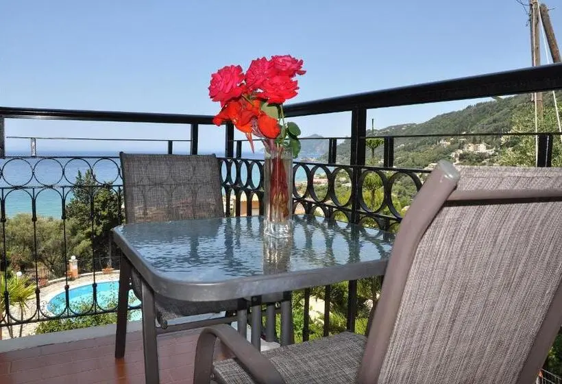 Hotelli Dina's Paradise