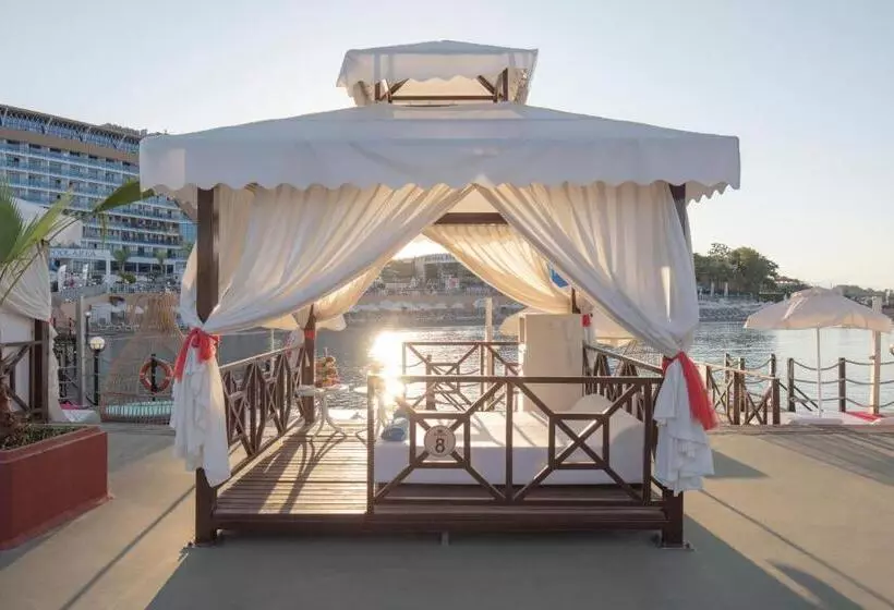 Отель Granada Luxury Okurcalar