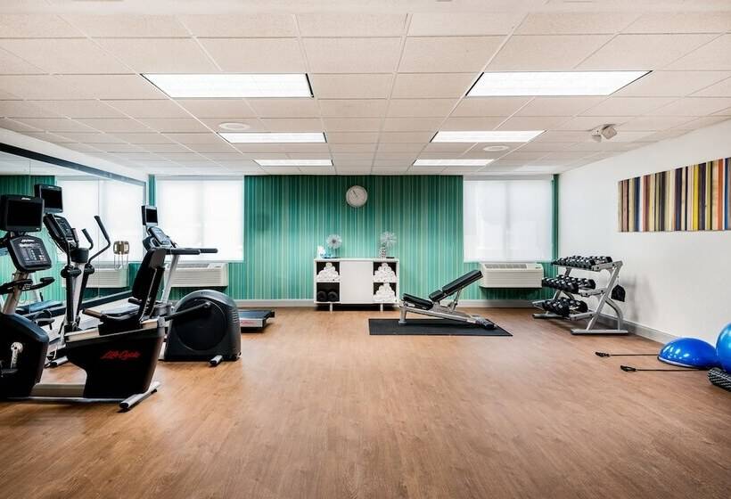 فندق Holiday Inn Express & Suites Charlotte Arpt Belmont, An Ihg