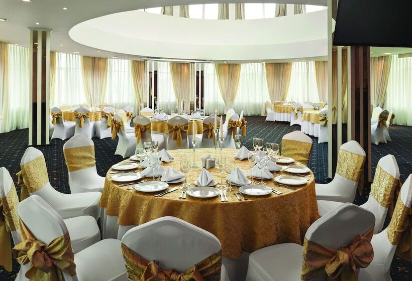 בית מלון כפרי Ramada By Wyndham Yekaterinburg