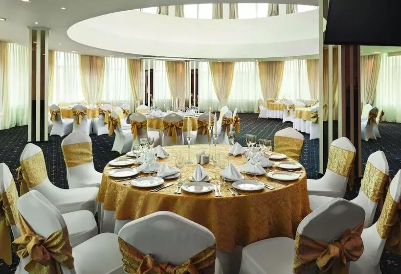 هتل Ramada By Wyndham Yekaterinburg