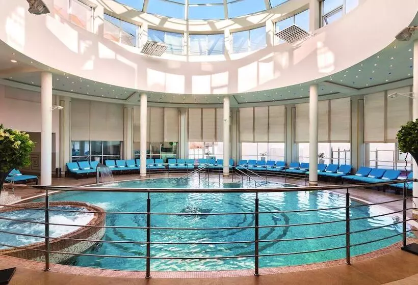 هتل Ramada By Wyndham Yekaterinburg