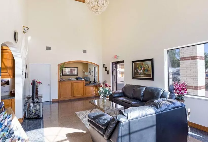 فندق Rodeway Inn & Suites