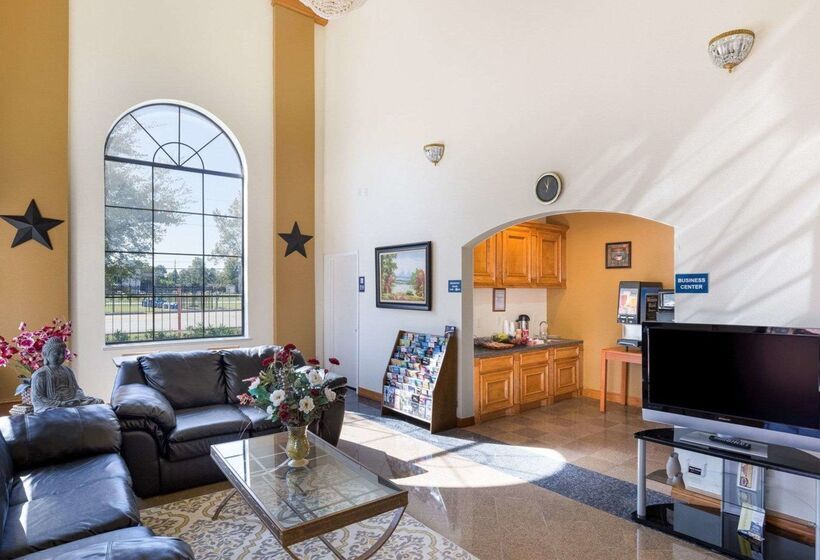 فندق Rodeway Inn & Suites