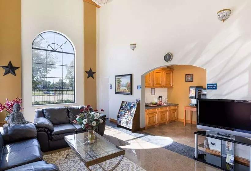 فندق Rodeway Inn & Suites