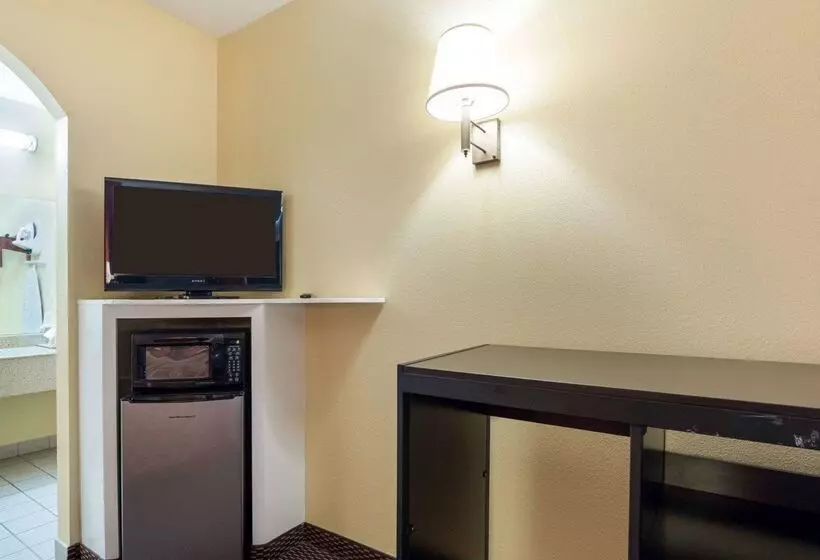 فندق Rodeway Inn & Suites