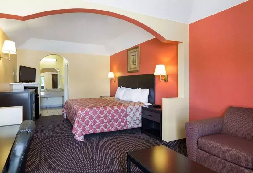 فندق Rodeway Inn & Suites