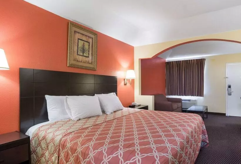 فندق Rodeway Inn & Suites