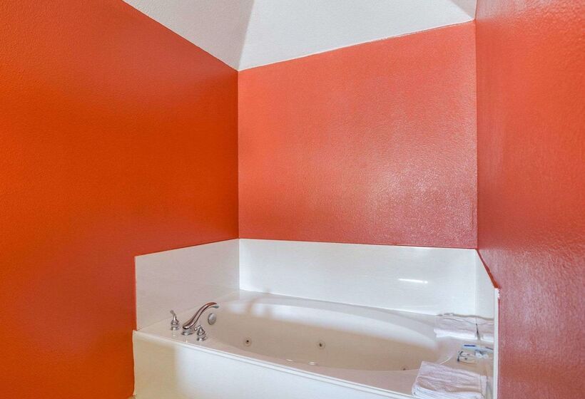 فندق Rodeway Inn & Suites