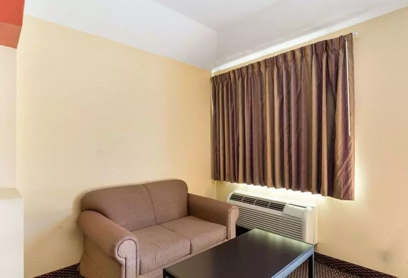 فندق Rodeway Inn & Suites