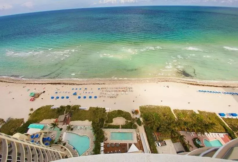 Отель Sole Miami A Noble House Resort