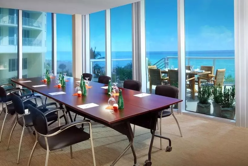 Отель Sole Miami A Noble House Resort