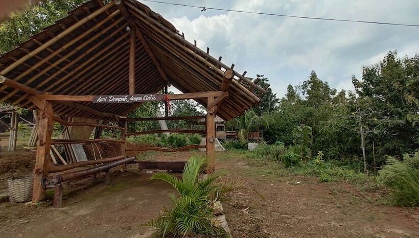 Отель Dempak Indah Camp And Resort