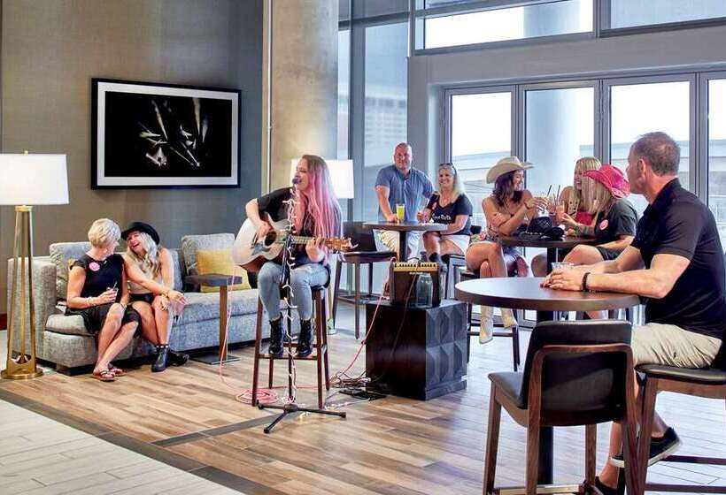 ホテル Embassy Suites By Hilton Nashville Downtown