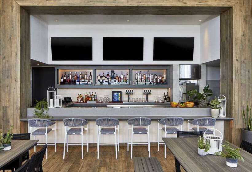 ホテル Embassy Suites By Hilton Nashville Downtown